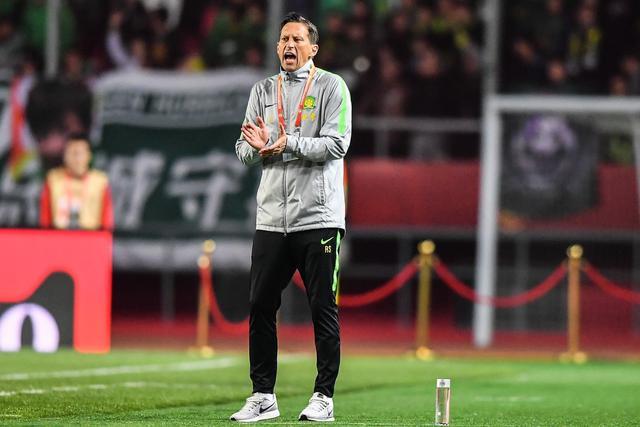 阿不都25+10新疆送江苏13连败 深圳力克山西